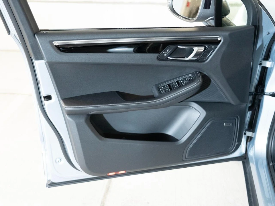2026 Porsche Macan T - Image 16 of 29