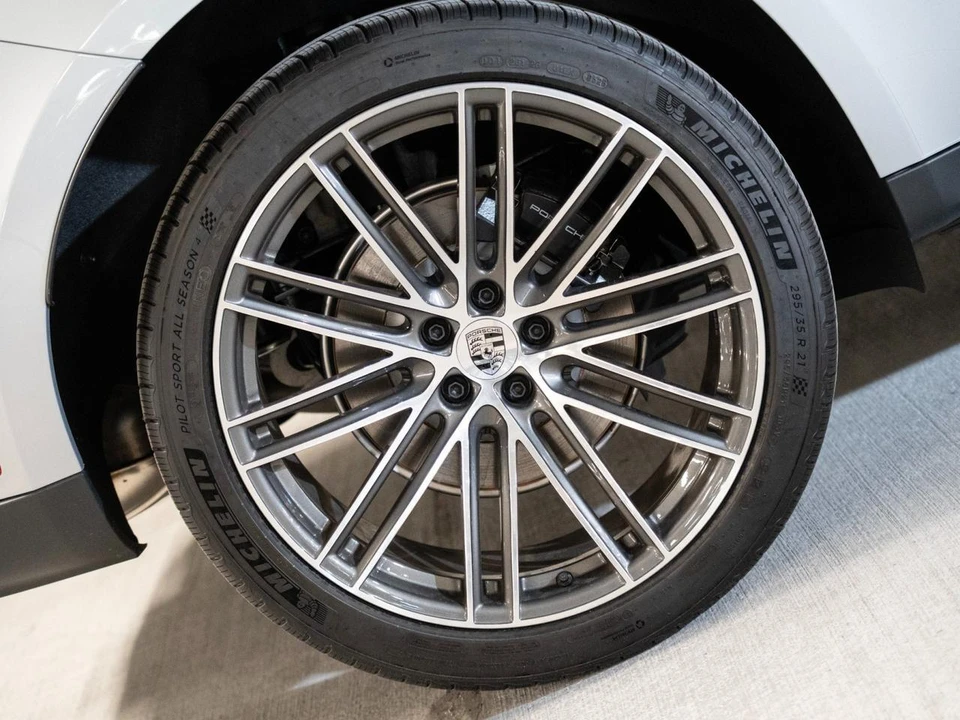 2026 Porsche Macan T - Image 11 of 29