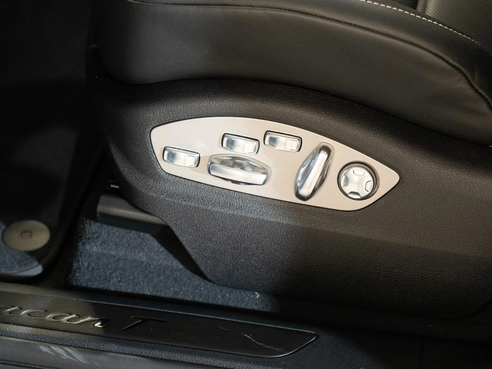 2026 Porsche Macan T - Image 13 of 29