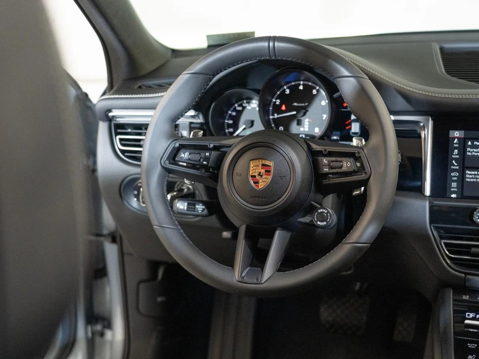 2026 Porsche Macan T - Image 27 of 29
