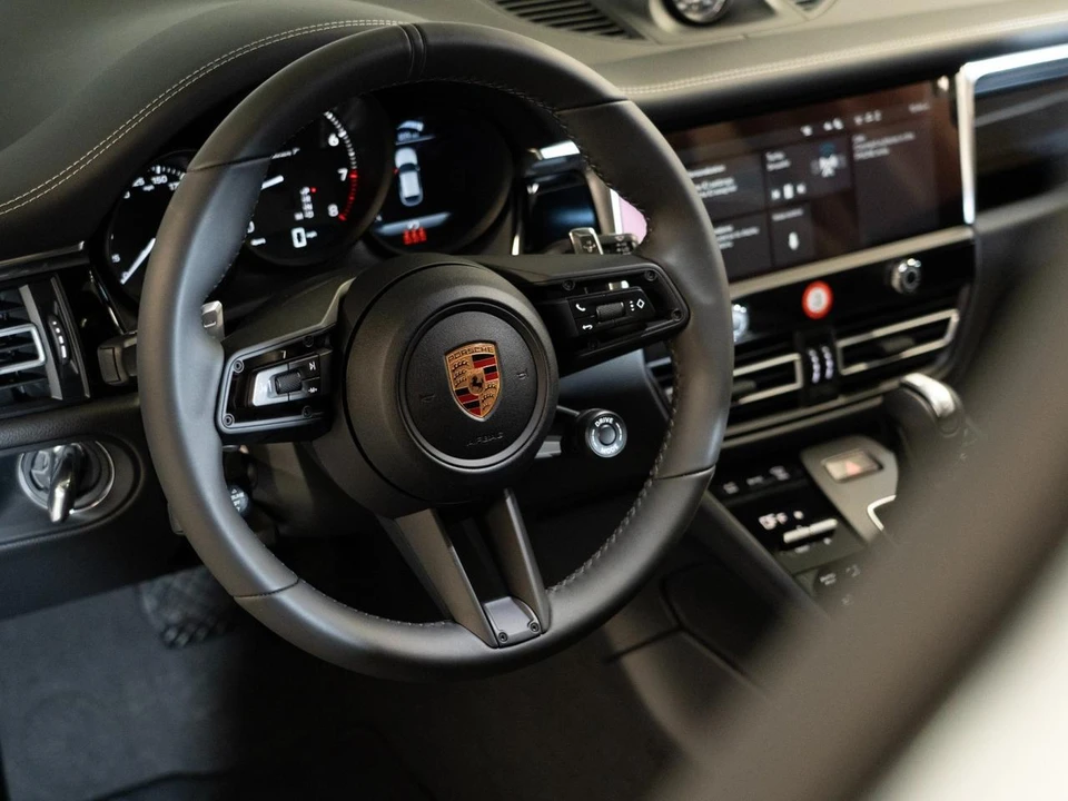 2026 Porsche Macan T - Image 15 of 29