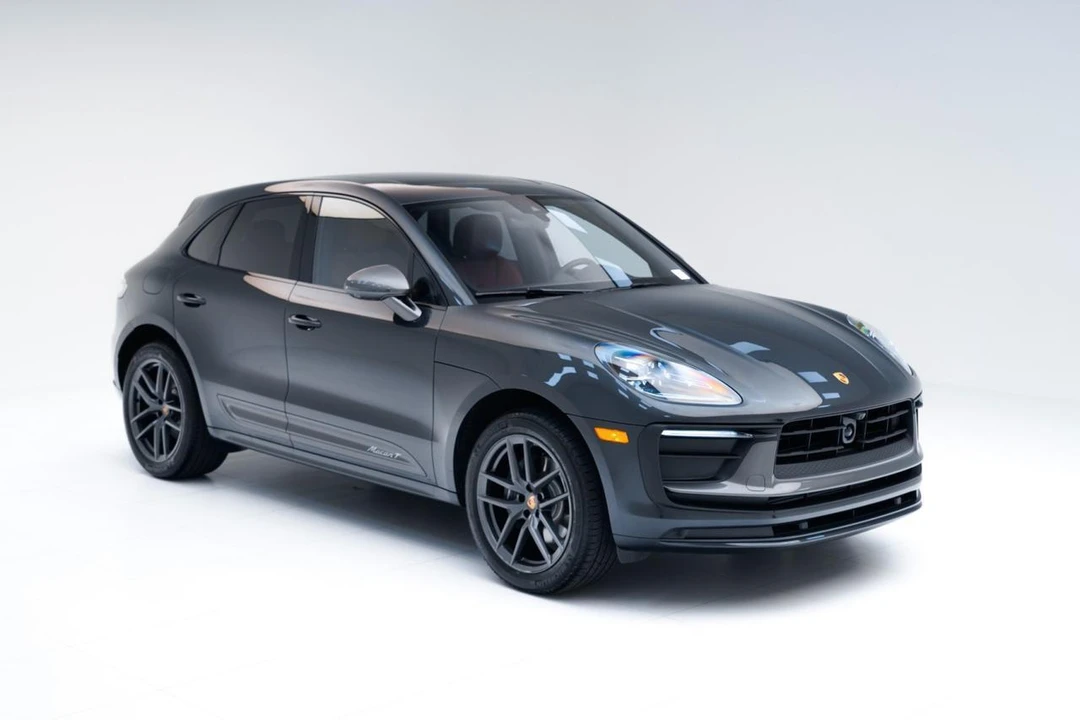2026 Porsche Macan T - Image 7 of 31