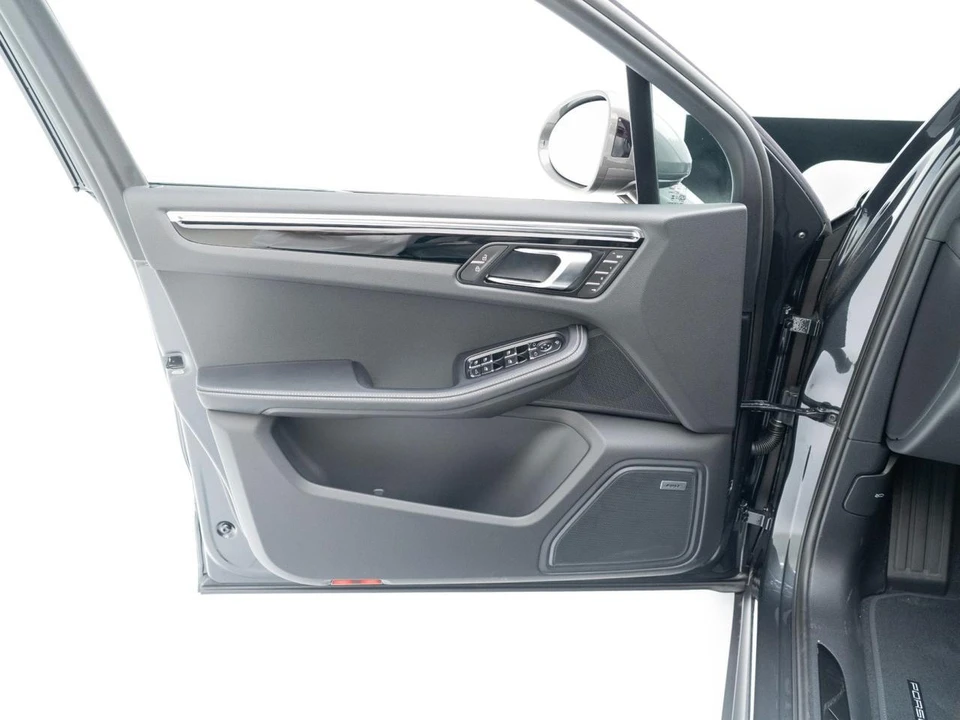 2026 Porsche Macan T - Image 21 of 31