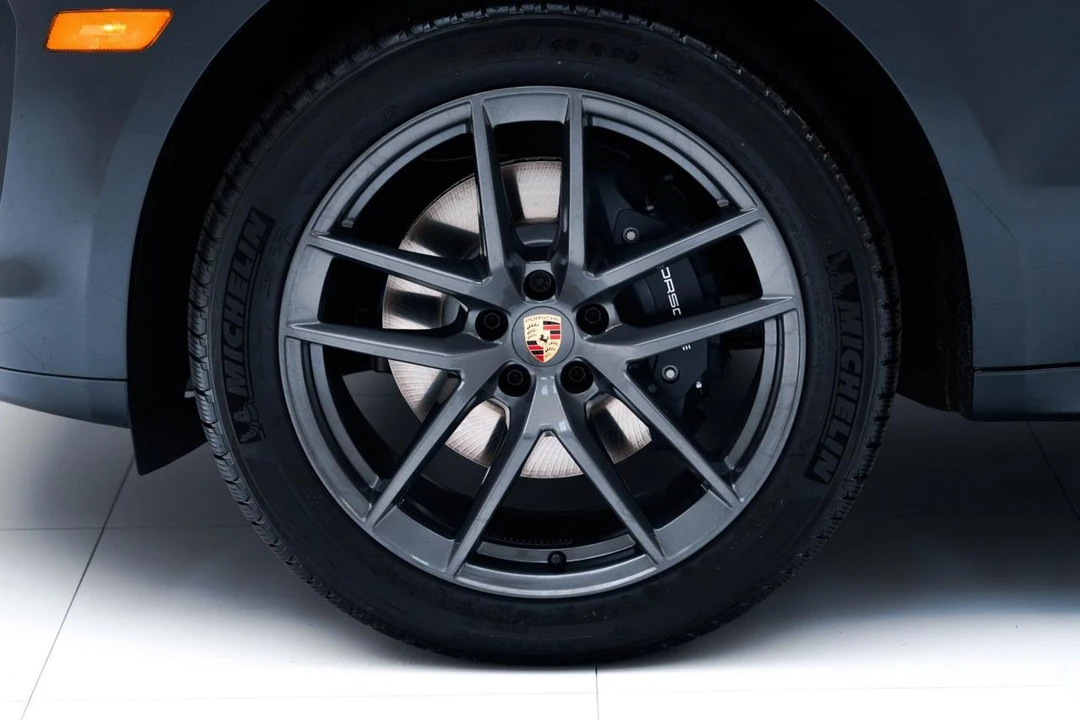 2026 Porsche Macan T - Image 12 of 31