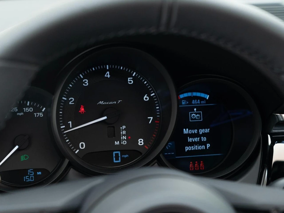 2026 Porsche Macan T - Image 24 of 31