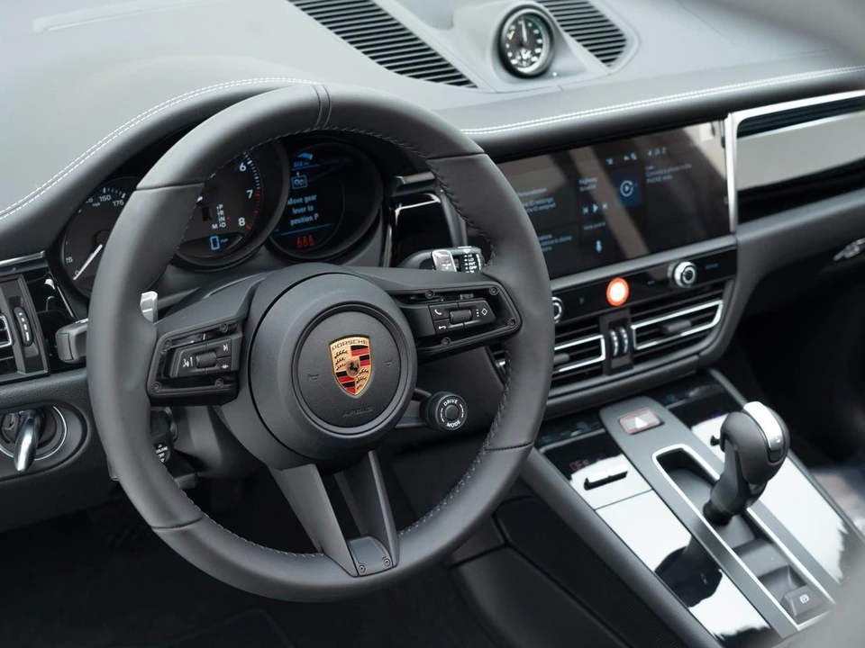 2026 Porsche Macan T - Image 20 of 31