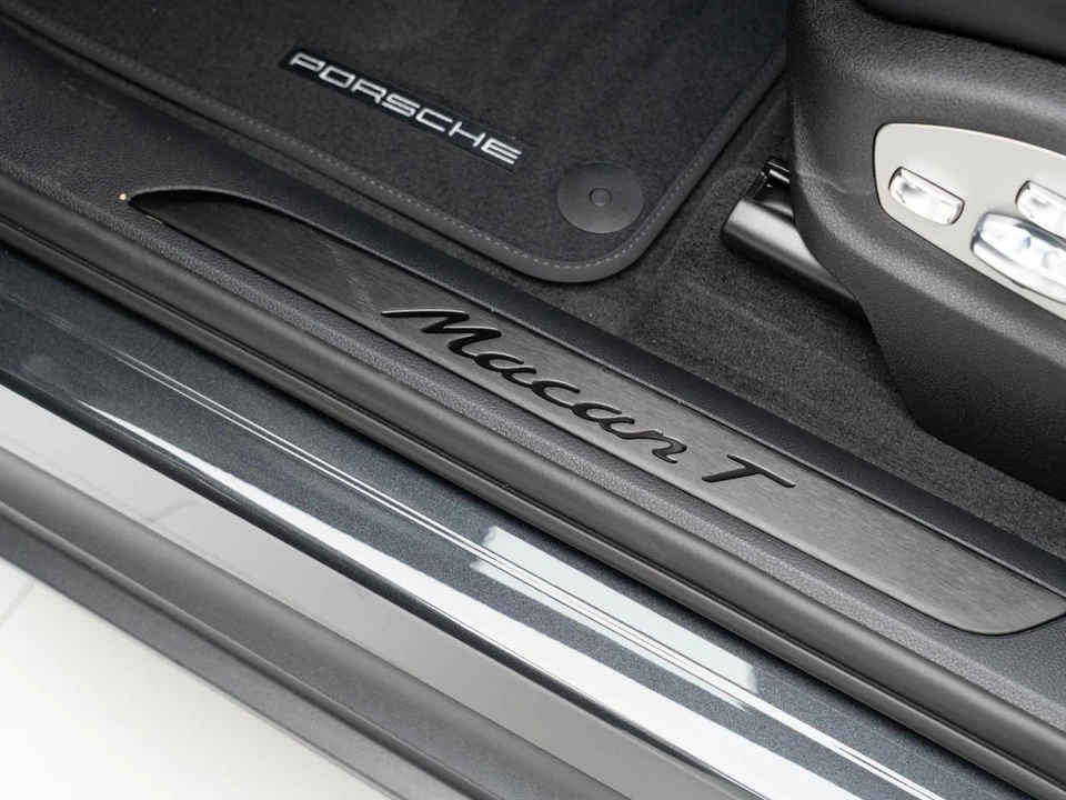 2026 Porsche Macan T - Image 14 of 31