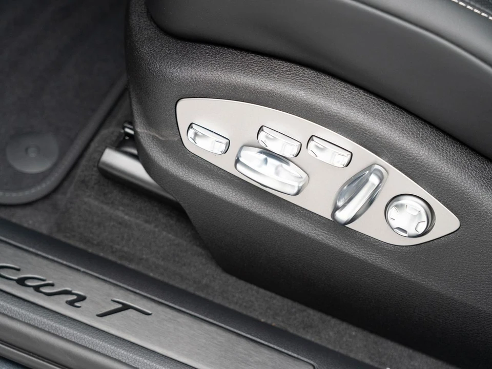 2026 Porsche Macan T - Image 15 of 31