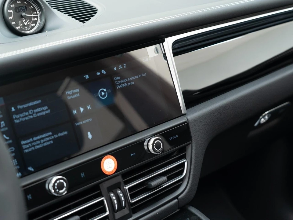 2026 Porsche Macan T - Image 26 of 31