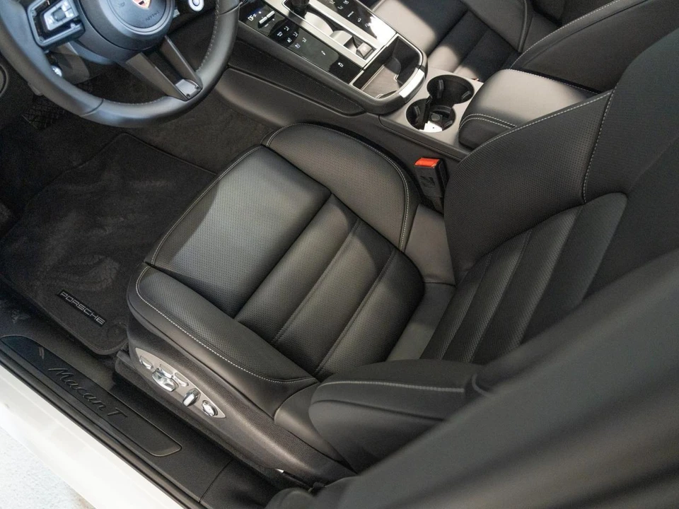 2026 Porsche Macan T - Image 14 of 29