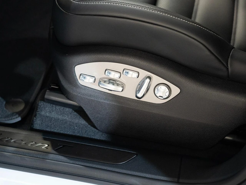 2026 Porsche Macan T - Image 13 of 29