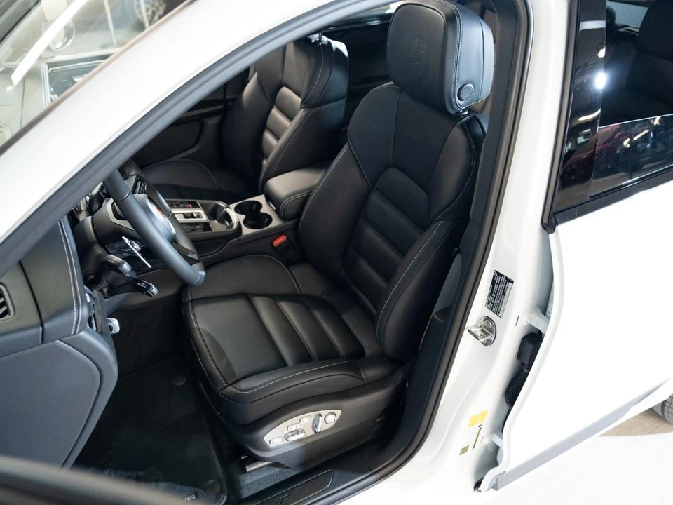 2026 Porsche Macan T - Image 5 of 29