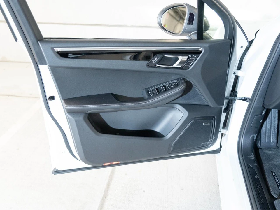 2026 Porsche Macan T - Image 16 of 29