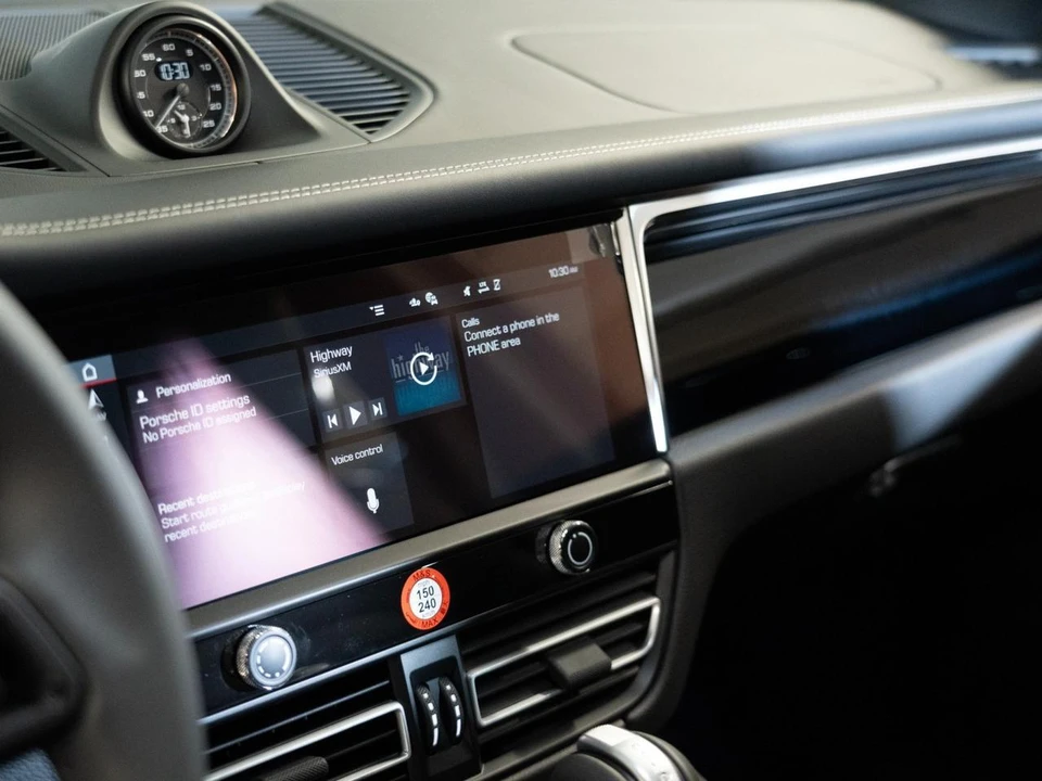 2026 Porsche Macan T - Image 21 of 29