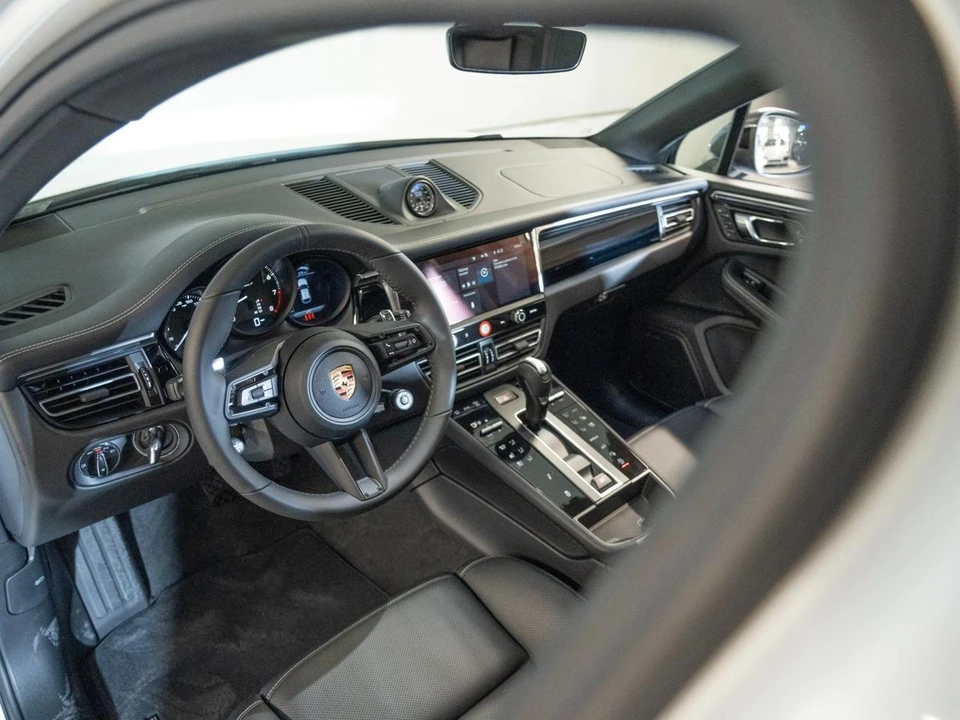 2026 Porsche Macan T - Image 4 of 29