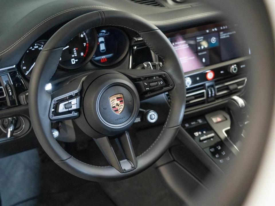 2026 Porsche Macan T - Image 15 of 29