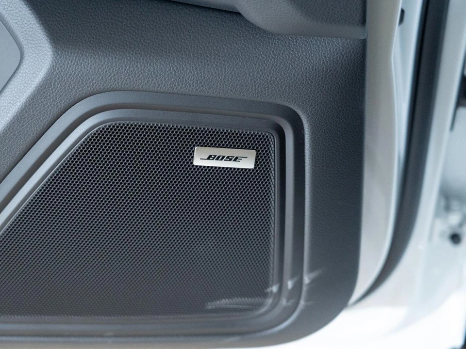 2026 Porsche Macan T - Image 18 of 29