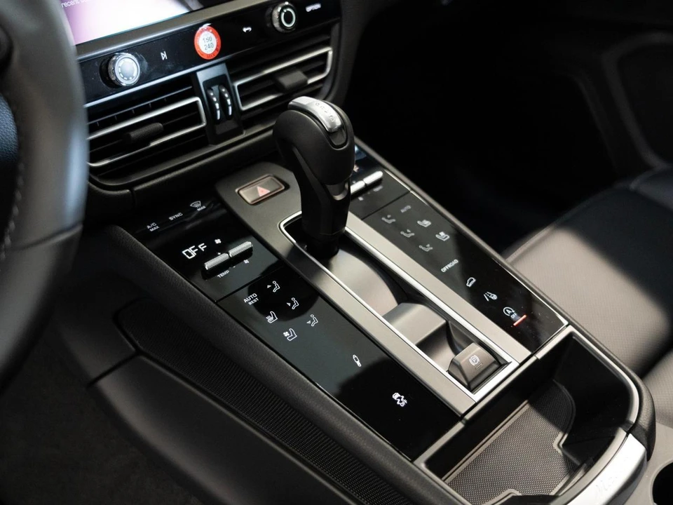 2026 Porsche Macan T - Image 22 of 29