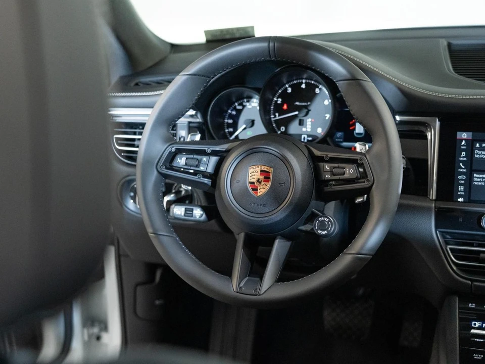2026 Porsche Macan T - Image 27 of 29