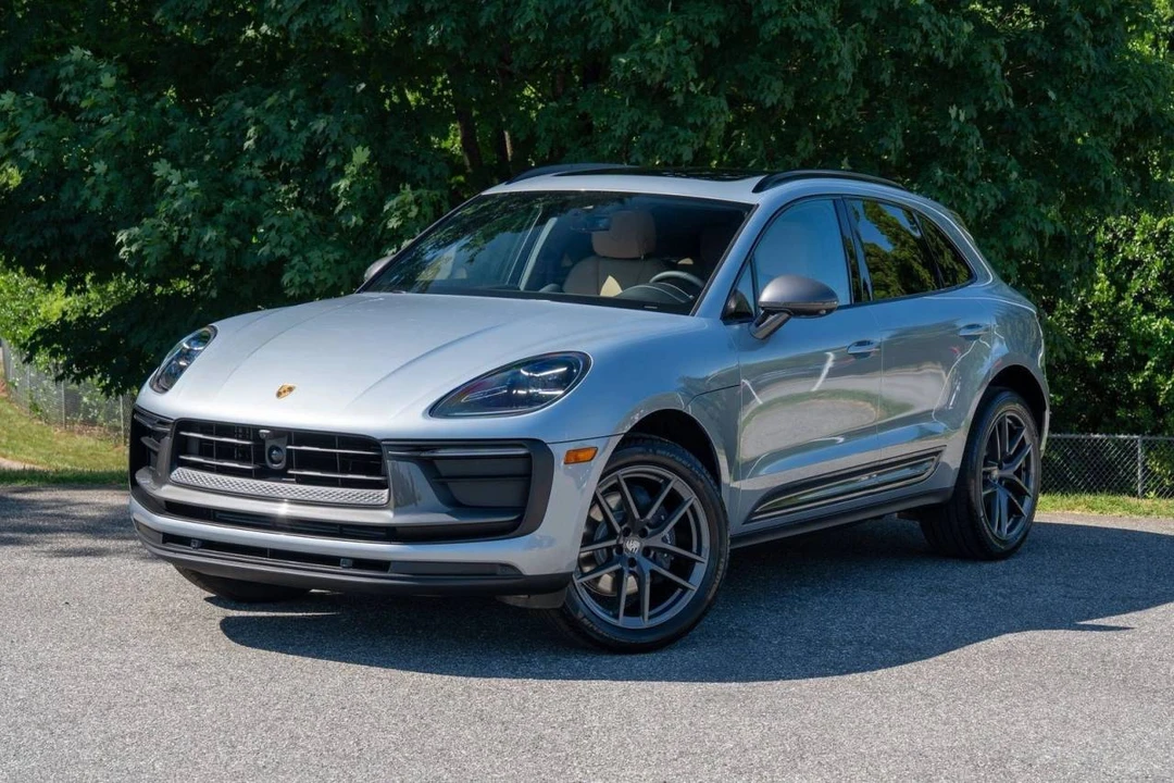 2026 Porsche Macan T - Image 2 of 5