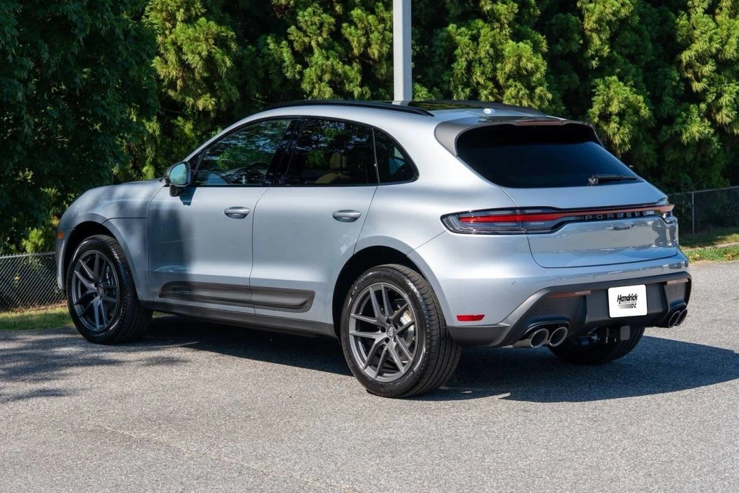 2026 Porsche Macan T - Image 4 of 5