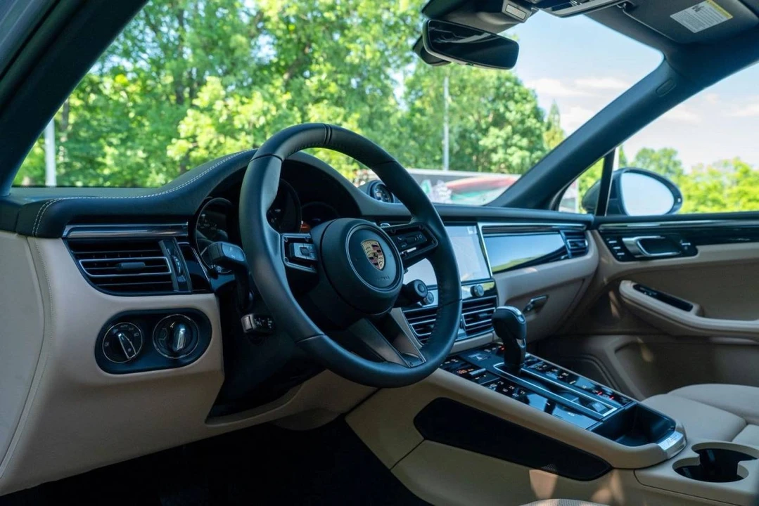 2026 Porsche Macan T - Image 5 of 5