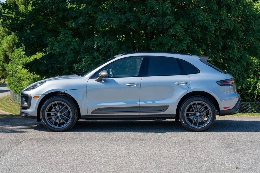 2026 Porsche Macan T - Image 3 of 5