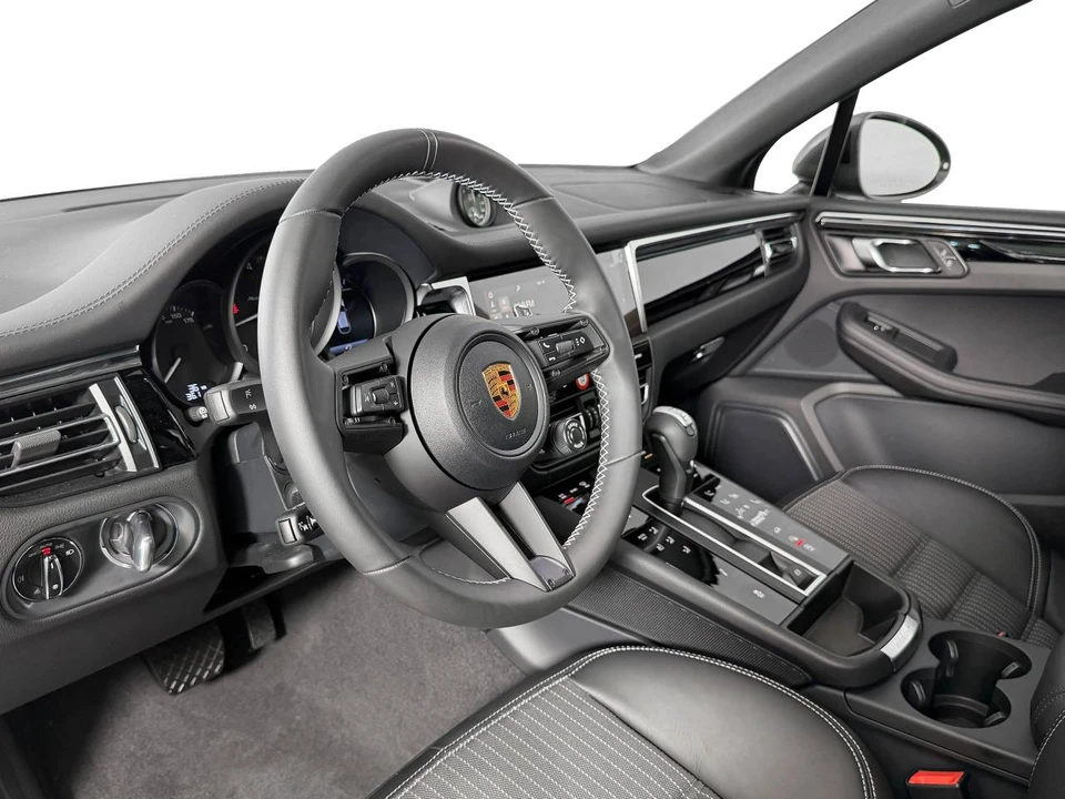 2026 Porsche Macan T - Image 4 of 4