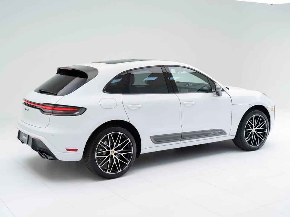 2026 Porsche Macan T - Image 9 of 31