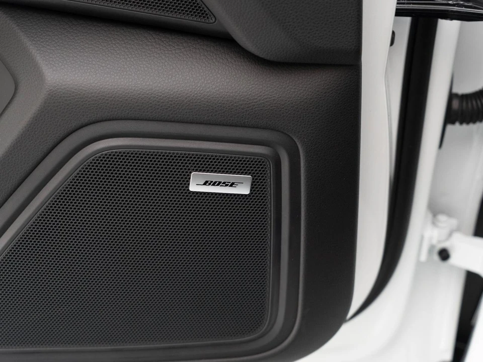 2026 Porsche Macan T - Image 24 of 31