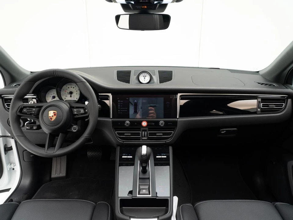 2026 Porsche Macan T - Image 29 of 31