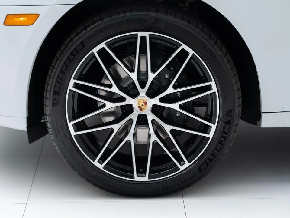 2026 Porsche Macan T - Image 12 of 31