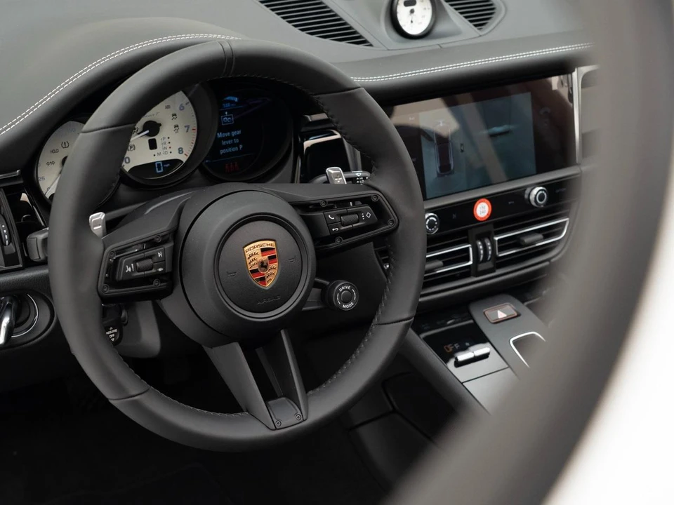 2026 Porsche Macan T - Image 16 of 31