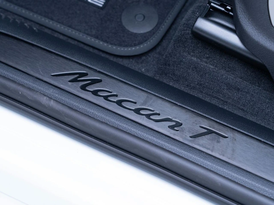 2026 Porsche Macan T - Image 15 of 31