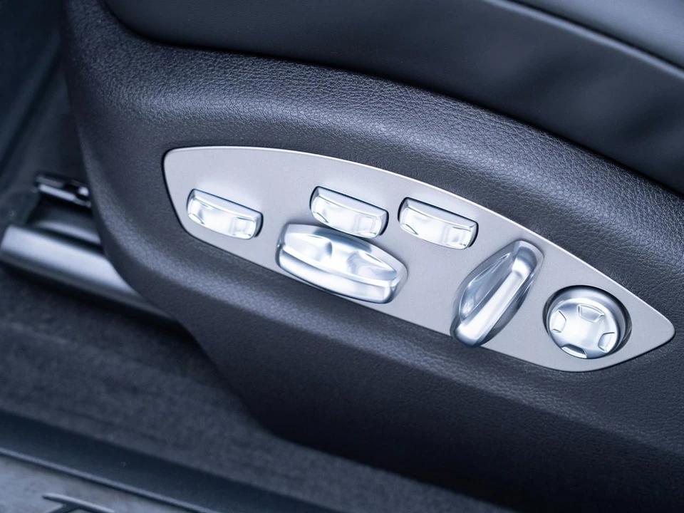 2026 Porsche Macan T - Image 23 of 31