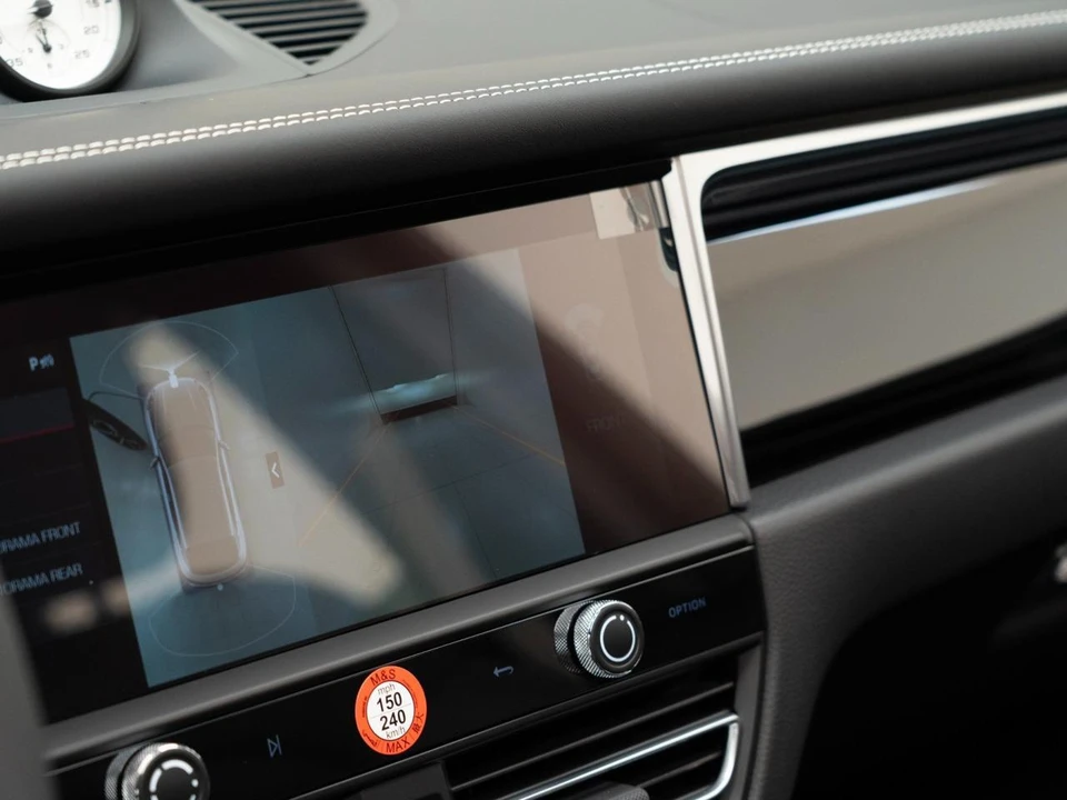 2026 Porsche Macan T - Image 27 of 31
