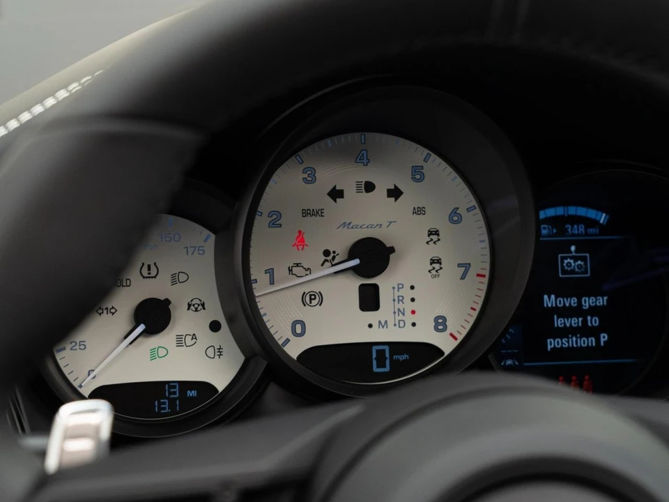 2026 Porsche Macan T - Image 25 of 31