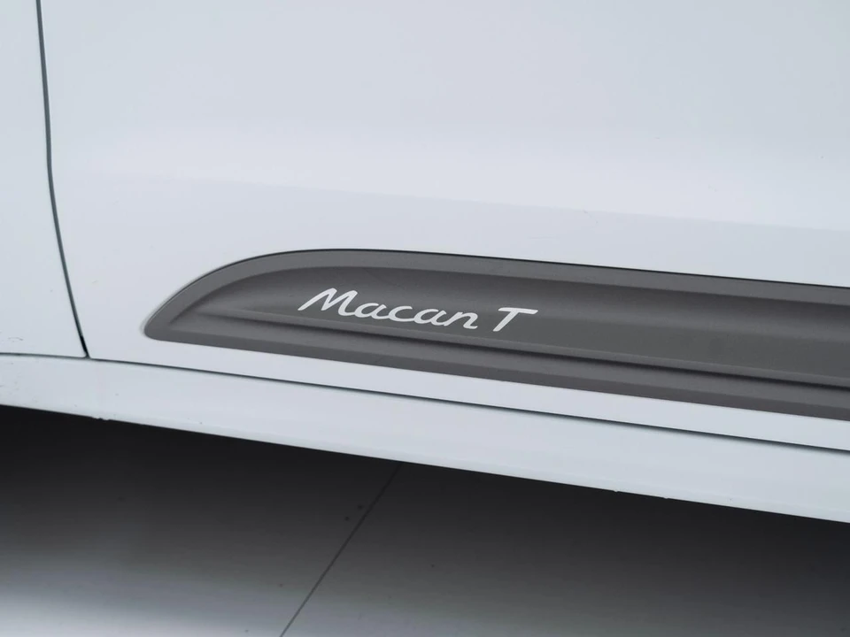 2026 Porsche Macan T - Image 13 of 31