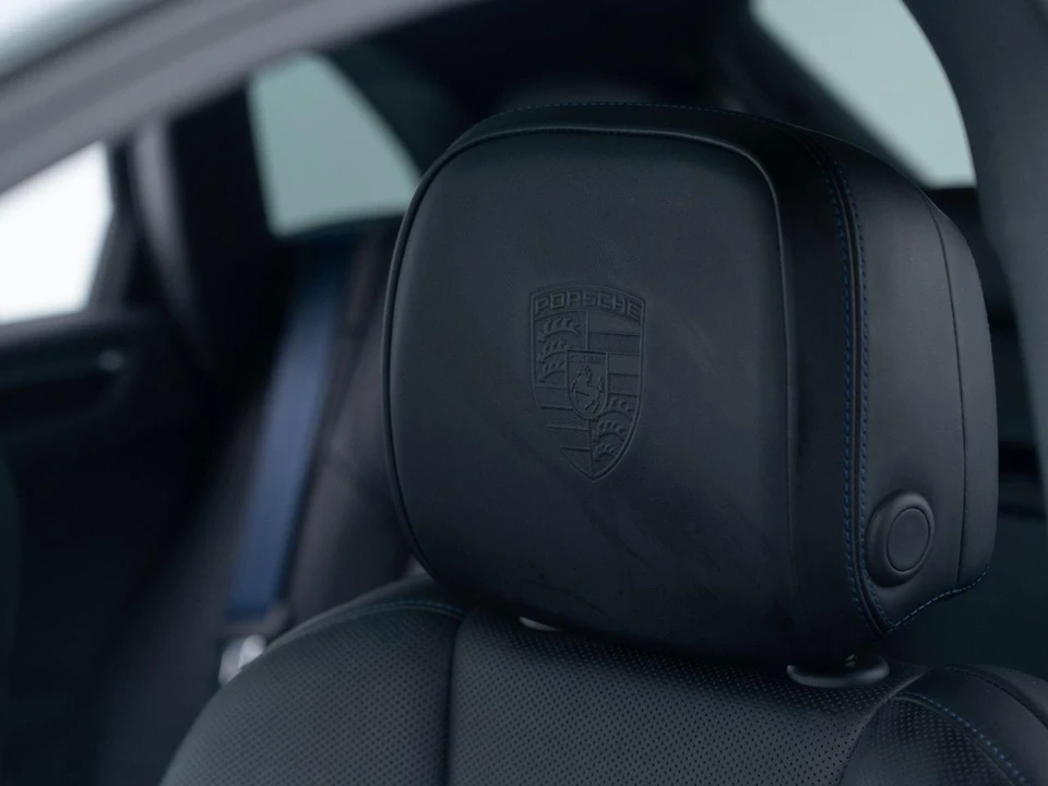 2026 Porsche Macan T - Image 19 of 31