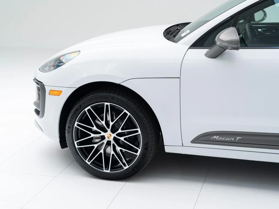 2026 Porsche Macan T - Image 11 of 31