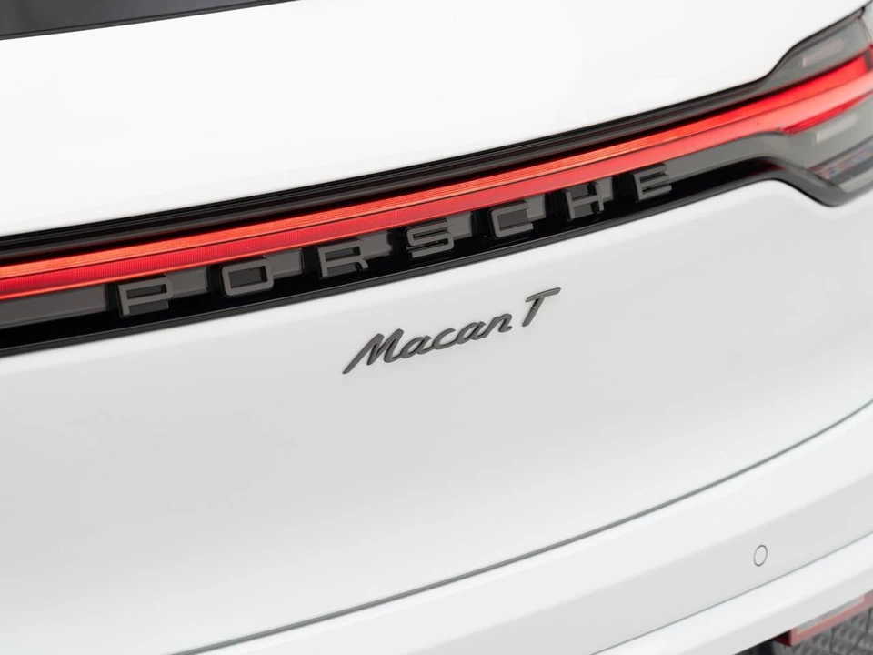 2026 Porsche Macan T - Image 14 of 31
