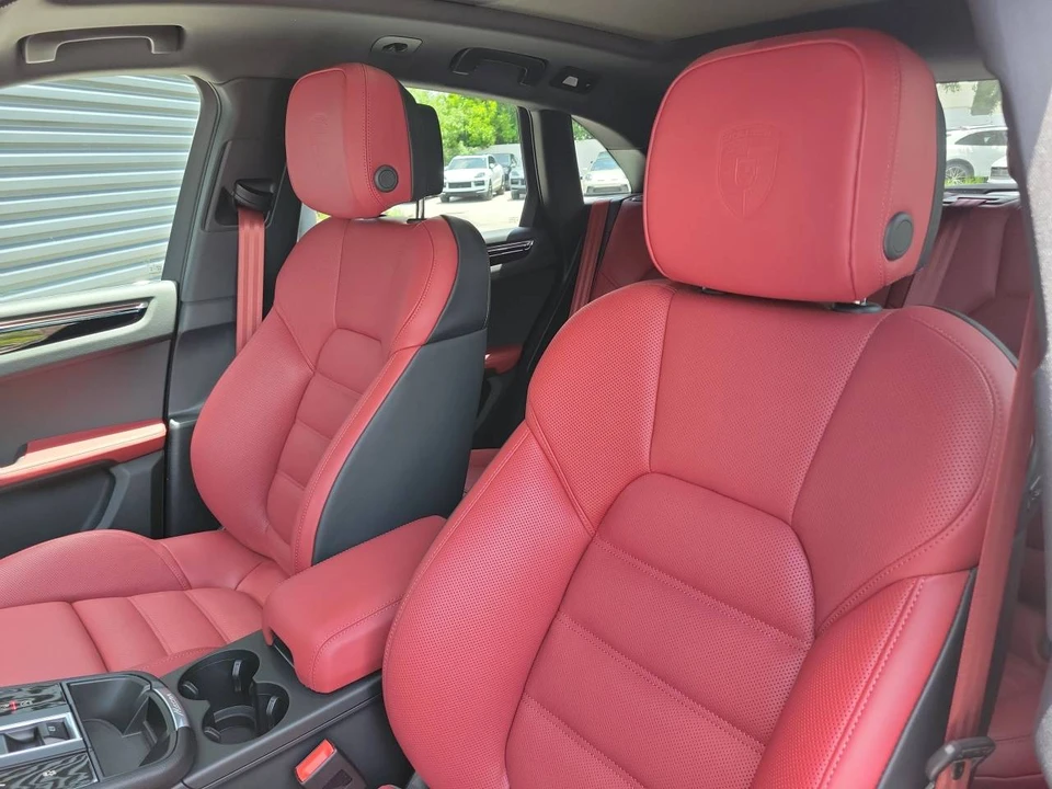 2026 Porsche Macan T - Image 5 of 5