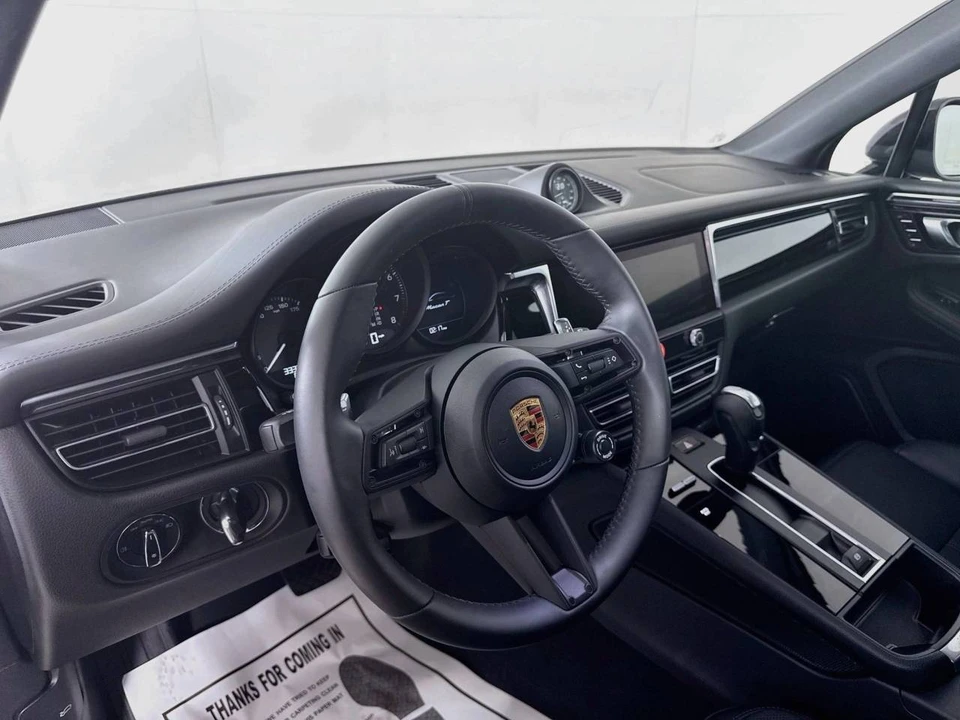 2026 Porsche Macan T - Image 4 of 5