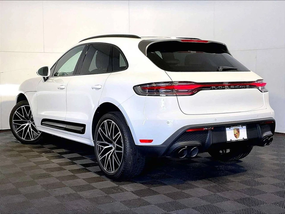 2026 Porsche Macan T - Image 3 of 5