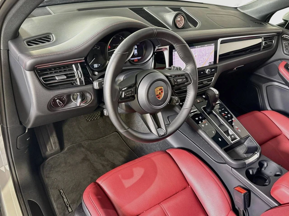2026 Porsche Macan T - Image 4 of 4