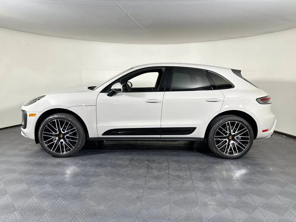 2026 Porsche Macan T - Image 2 of 4