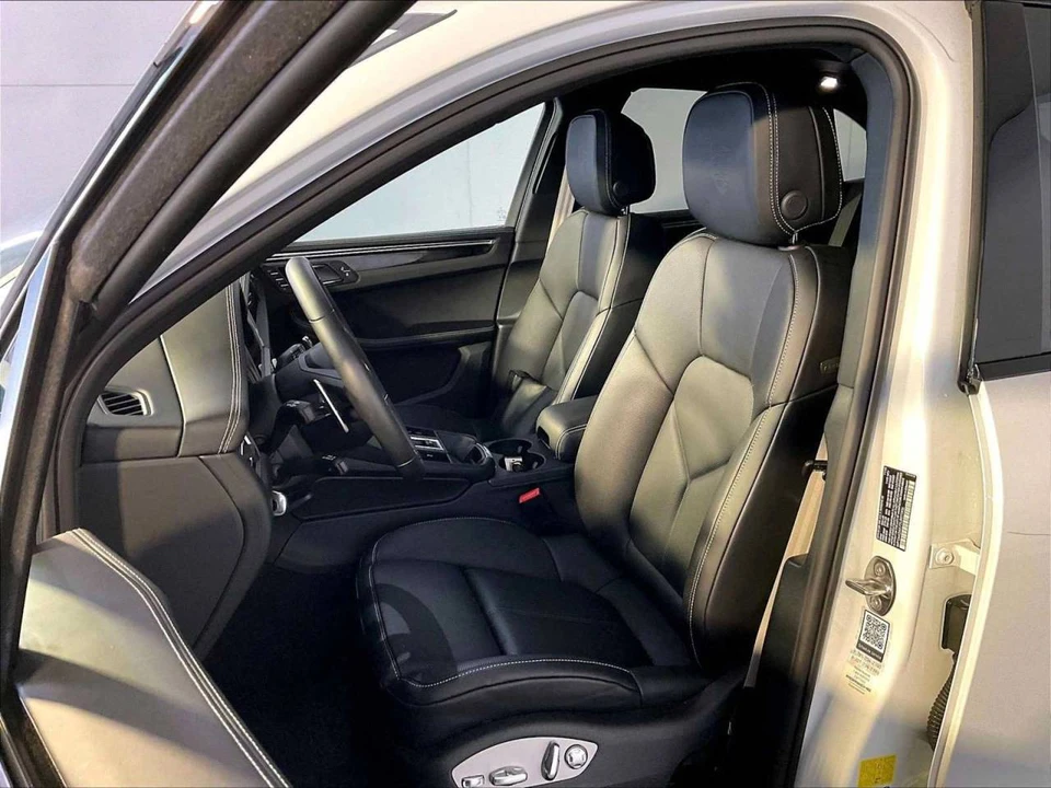 2026 Porsche Macan T - Image 5 of 5