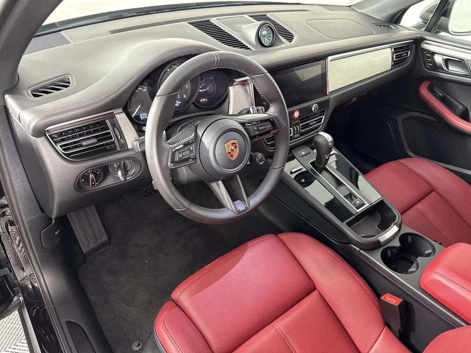 2026 Porsche Macan T - Image 4 of 5