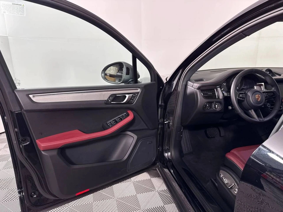 2026 Porsche Macan T - Image 5 of 5