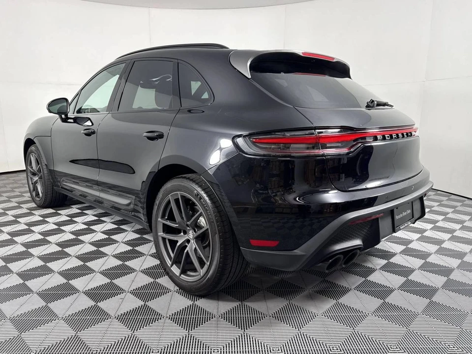 2026 Porsche Macan T - Image 3 of 5